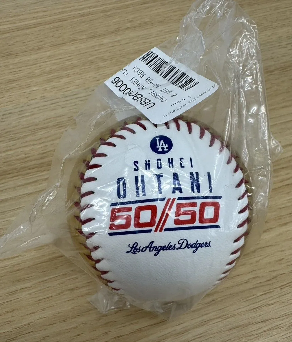 ホワイト×シルバー大谷 50/50 レプリカサインボール TシャツMサイズ付