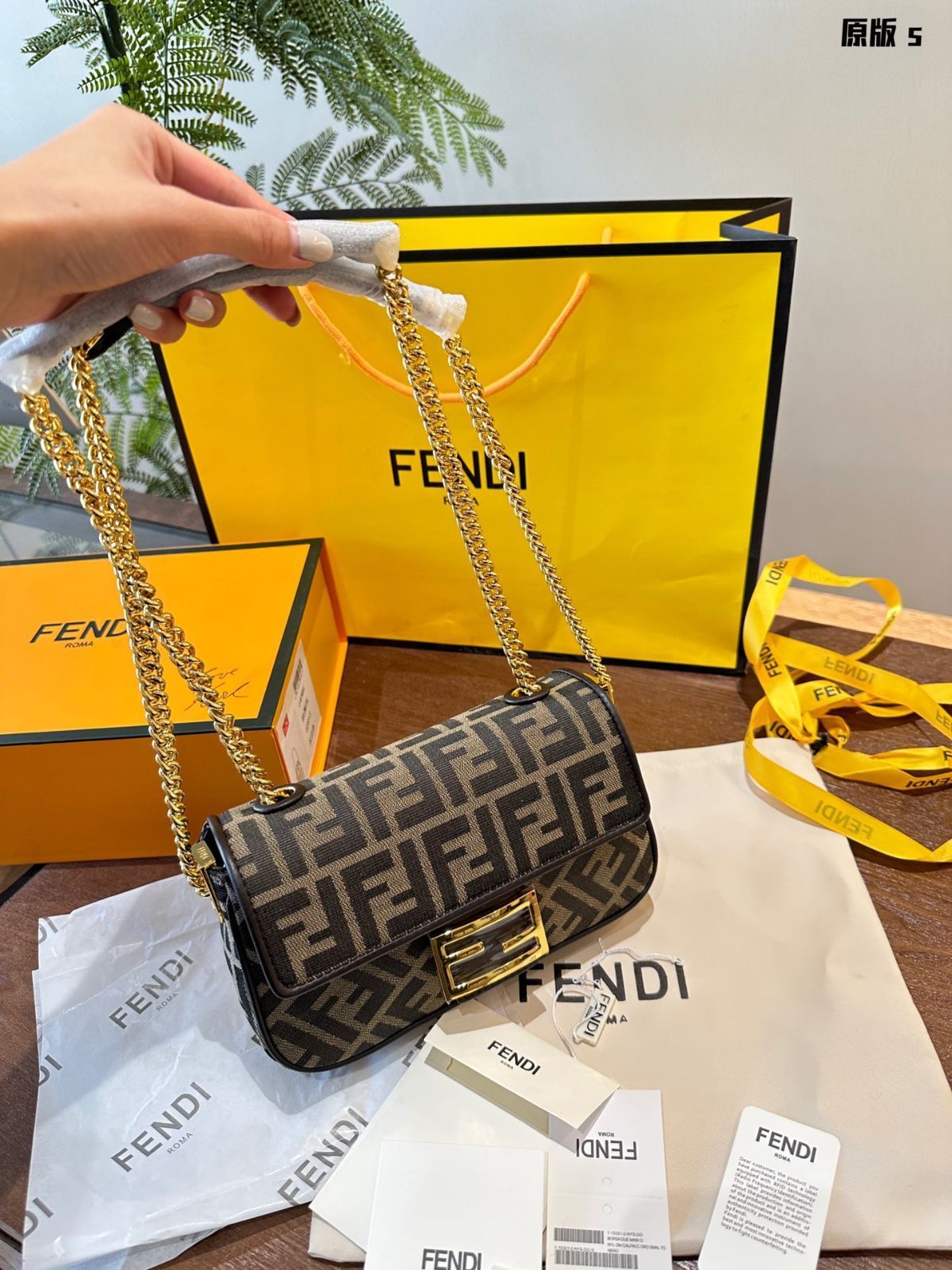 ☆ヴィンテージ☆フェンディ☆FENDI☆ミニバケットバッグ FENDI （新品・未使用品）フェンディ ミニ バゲット スモール FF