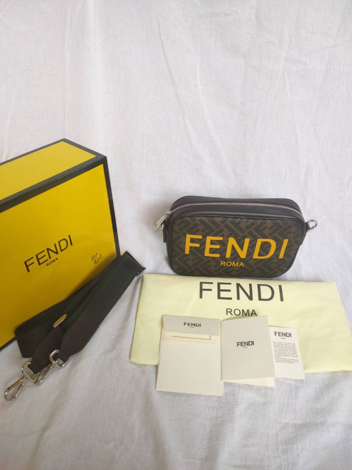 FENDI フェンディ モノグラム カメラショルダーバッグ