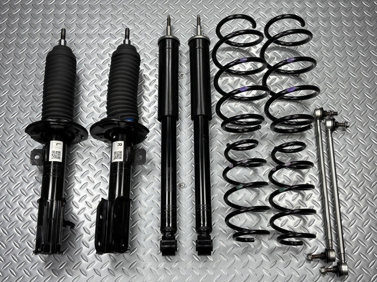 送料無料【美品】ZC33S スイフトスポーツ 純正 サスキット 品番41601-68R00/41602-68R00/4181068R00 ショックアブソーバー スイスポ (25030015)