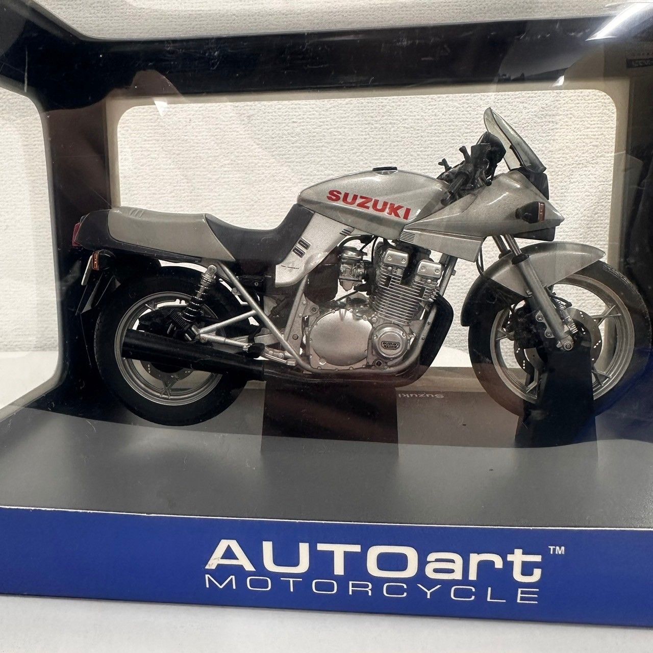 AUTOart SUZUKI GSX 1100S 1/12 オートアート「刀」 1/12 スズキ GSX 1100S カタナ 1981（シルバー）【12151】 | オート