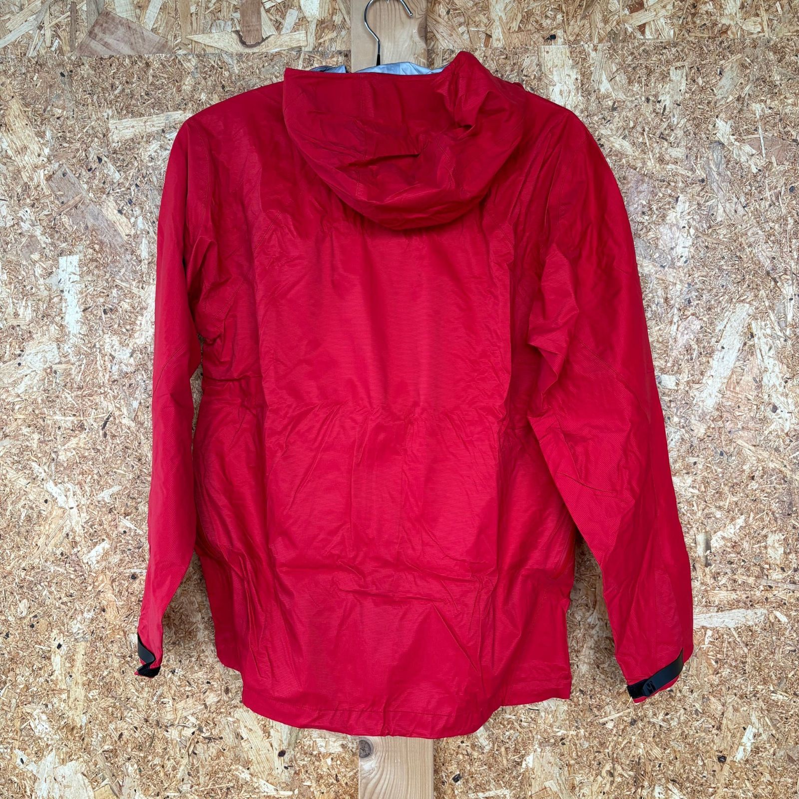 finetrack エバーブレスフォトンジャケット レッド 男性 Mサイズ