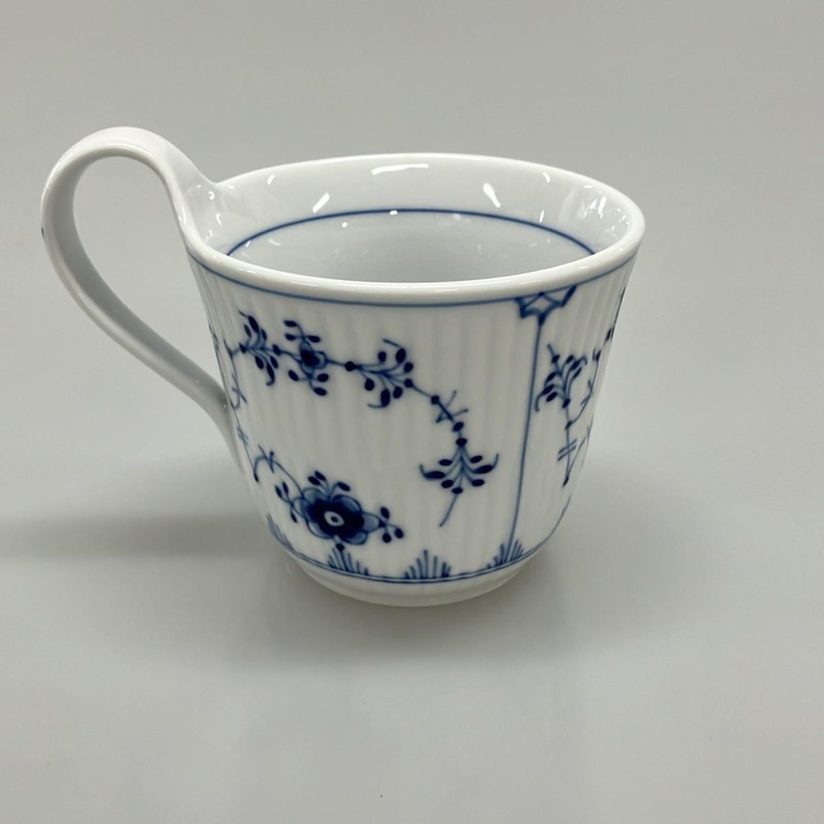ROYAL COPENHAGEN ロイヤルコペンハーゲン マグカップ - 白×ネイビー 花柄