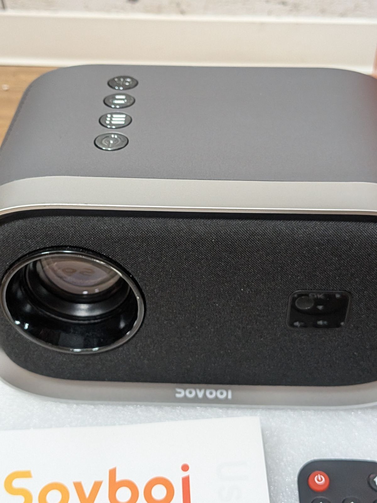 Sovboi プロジェクター 天井投影小型16000LM 1080PWIFI6 - メルカリ