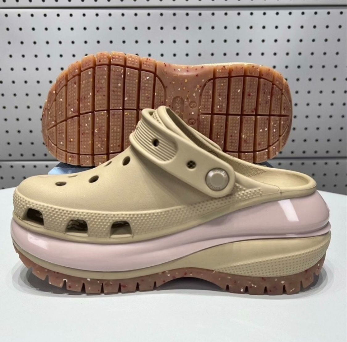 クロックス メガ クラッシュ クロッグ CROCS MEGA CRUSH CLOG 茶色