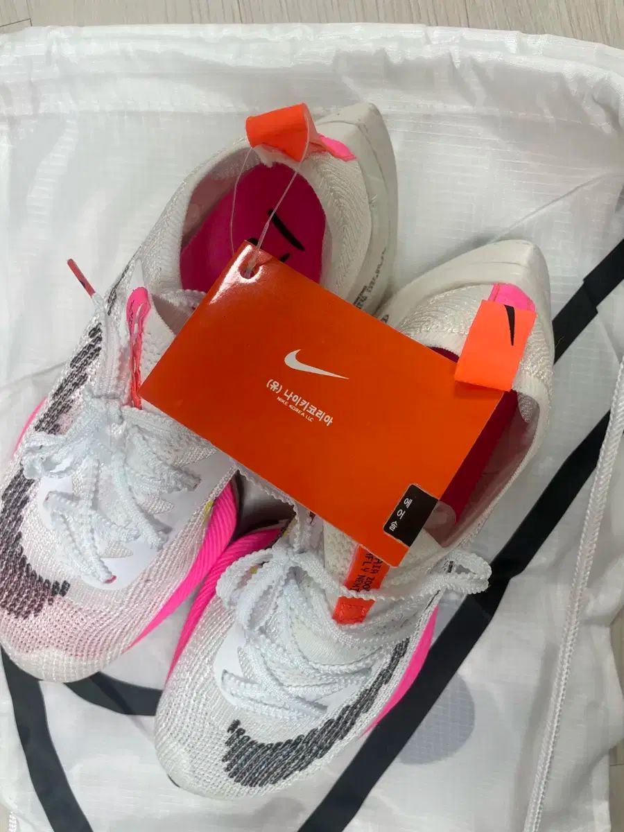 今週限定販売】NIKEナイキ 新品未使用 箱付き スニーカー 26