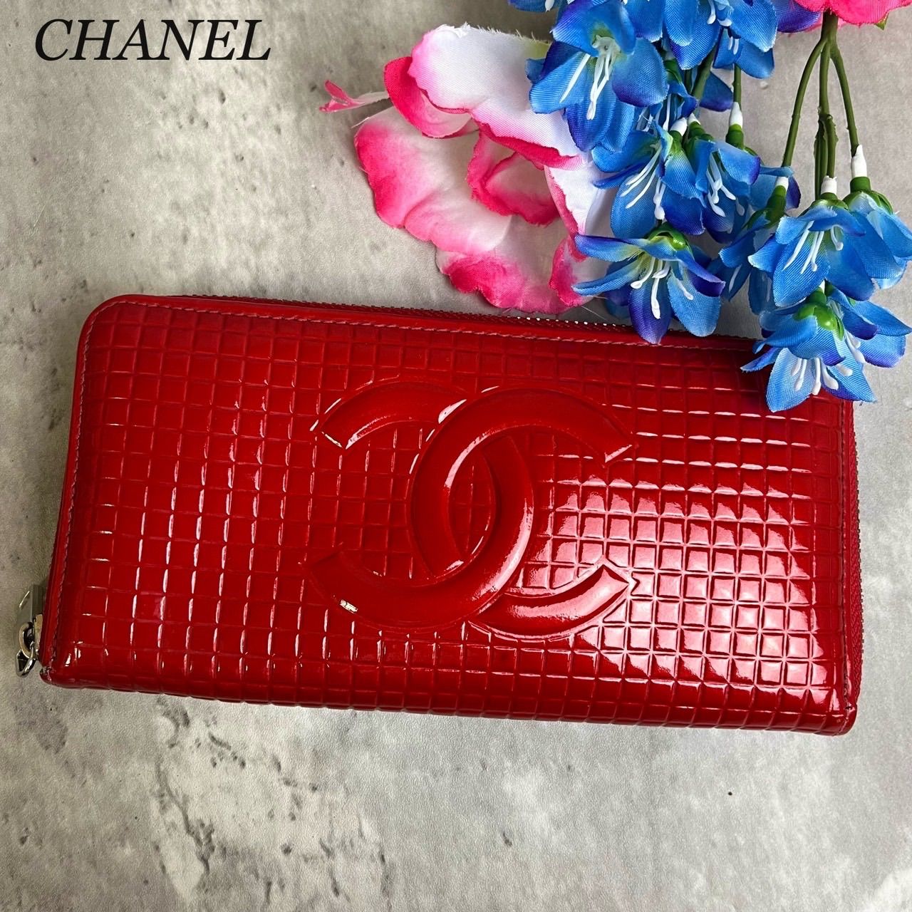 ✨良品✨ CHANEL シャネル 長財布 ラウンドファスナー ロングウォレット マイクロチョコバー ココマーク エンボス加工 シルバー金具 シリアル  カードケース 小銭入れ 定期入れ パテントレザー レディース レッド 赤色 - メルカリ