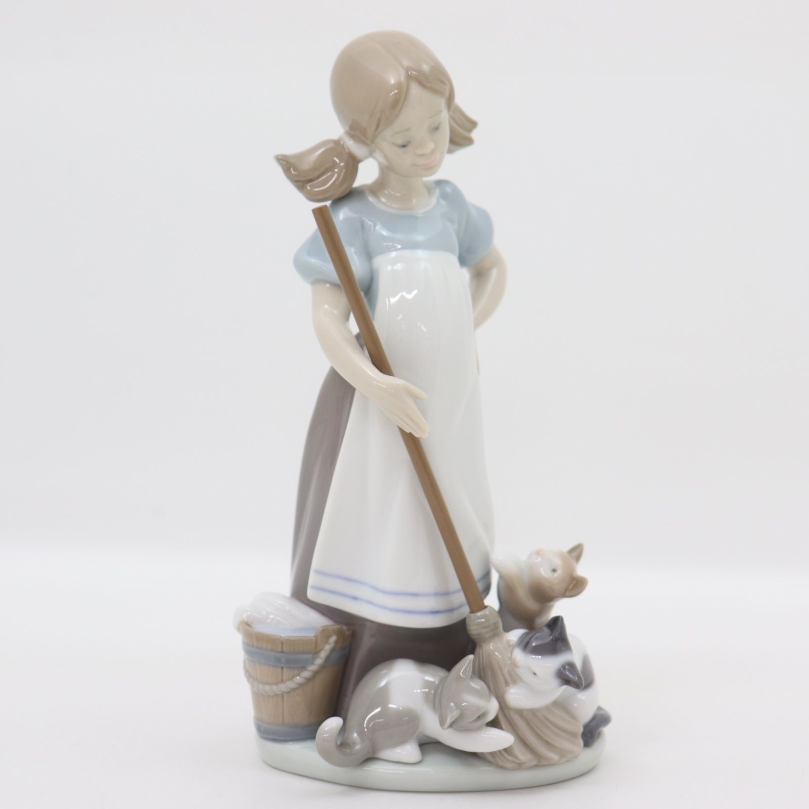 『1年保証』 IT2Y6PP4KDN4 LLADRO リヤドロ いたずらな子猫と子猫をエプロン 置物