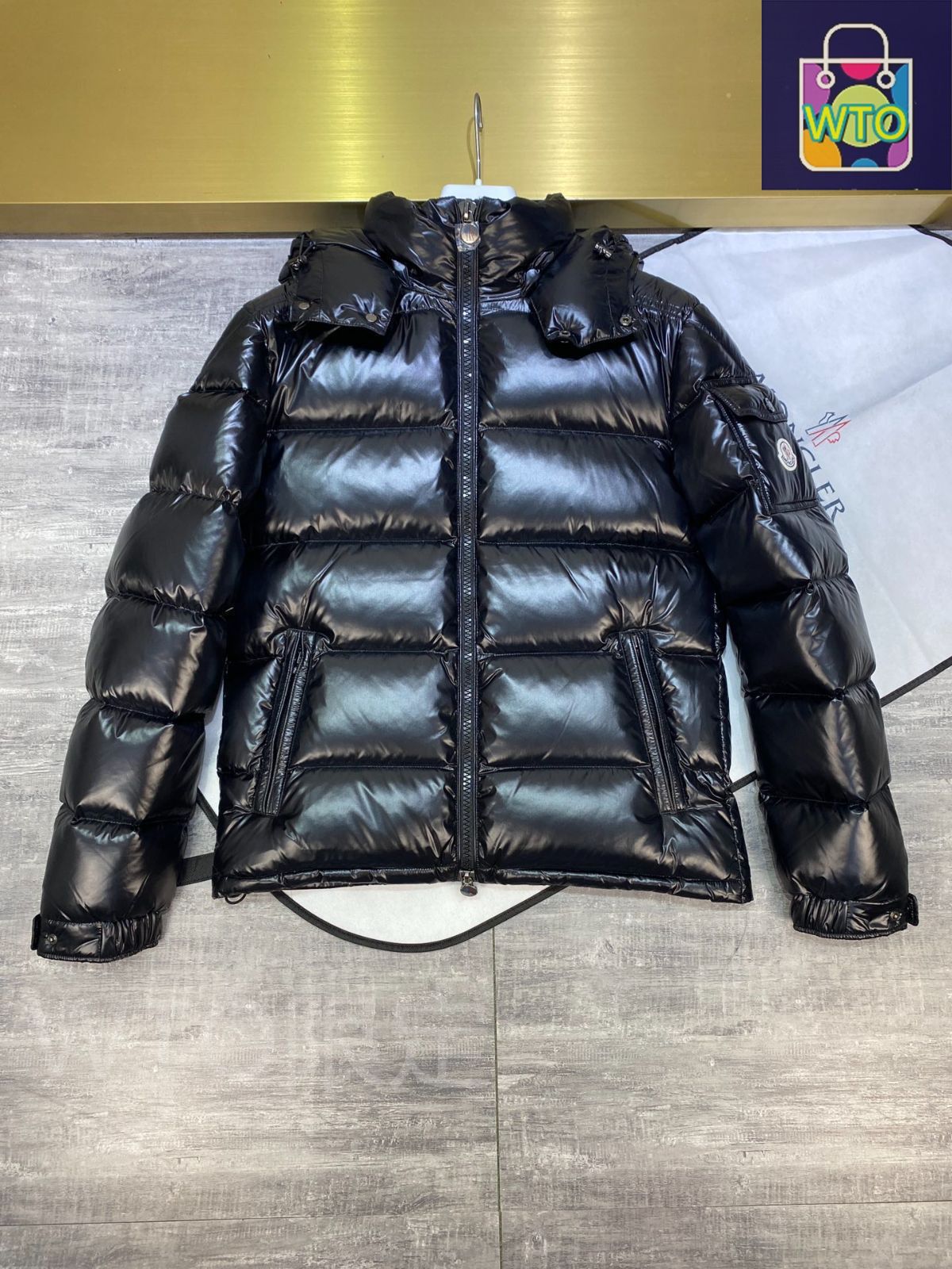 Moncler K10932D0000754AUD774 関税送料込 MONCLER (モンクレール) フード フルジップ ダウンコート ダウン