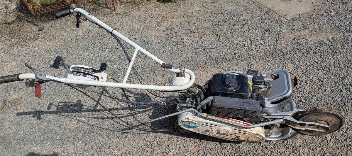 自走式あぜ草刈機４サイクルエンジンウイングモアWM616 送料別