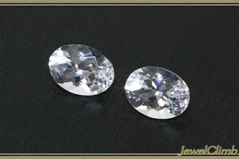 ピュアホワイトを力強く輝かせる ダンビュライト 宝石 ルース ≪ペアストーン≫２．７１ＣＴ