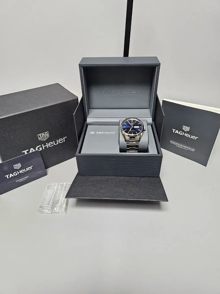 TAG Heuer タグホイヤー カレラ 新モデル 41mm デイデイト 青文字盤 キャリバー 5 オートマティック 時計