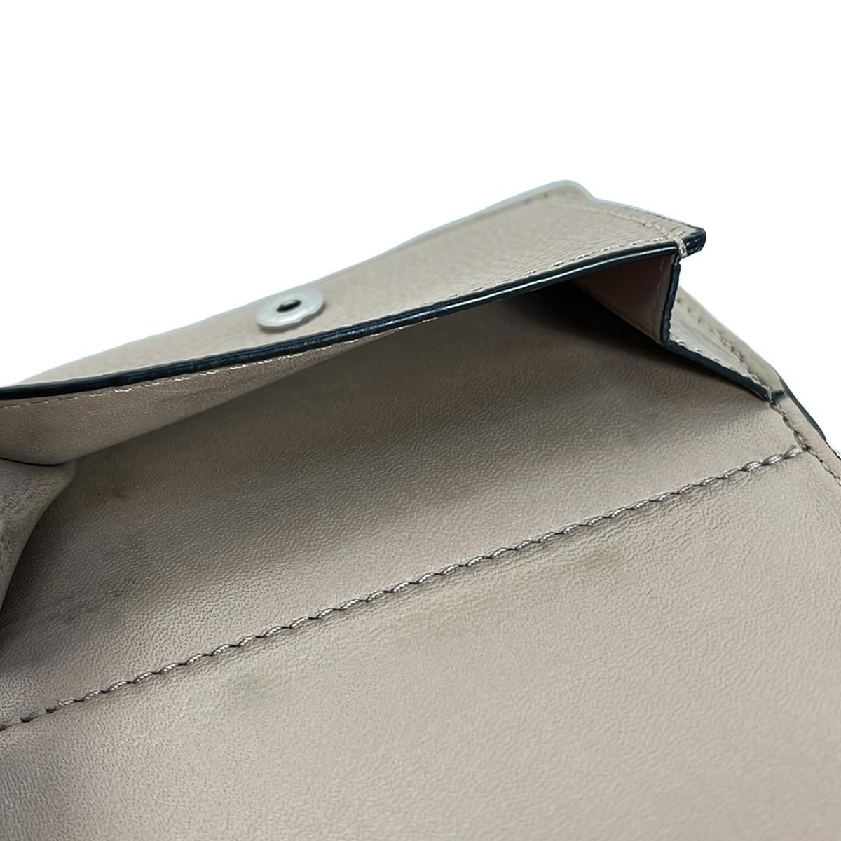LOEWE(ロエベ) 3つ折り財布 - グレーベージュ レザー - メルカリ