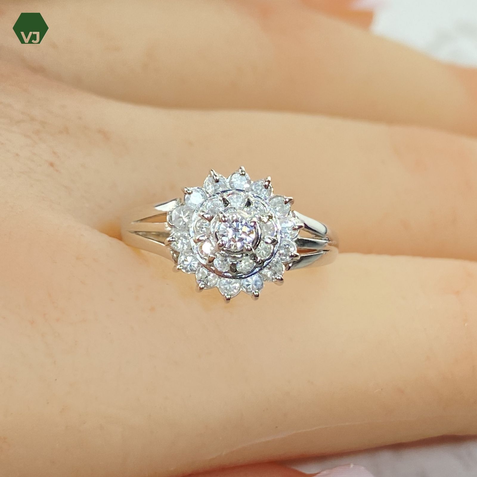 24-44】ダイヤモンド リング D0.5ct (三越伊勢丹 | GRAFF 24-44】ダイヤモンド リング D0.5ct (三越伊勢丹 | GRAFF