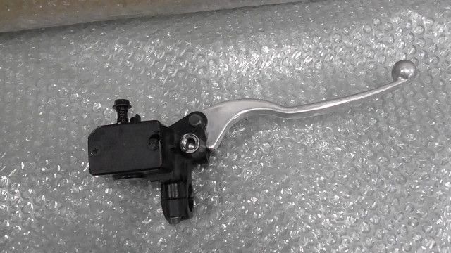 Z250 ER250C-013xxx の マスターシリンダー M10 傷 1745286299