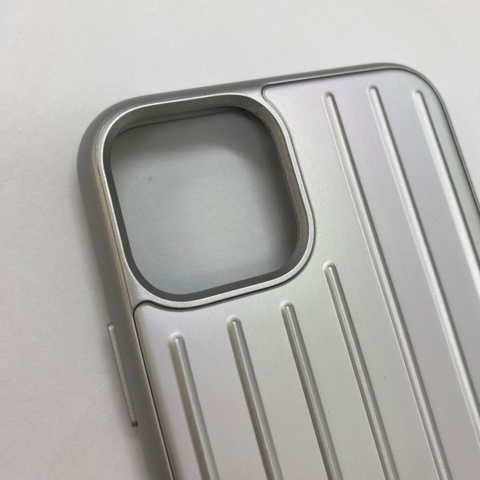 RIMOWA iPhone 11 Pro ケース シルバー ✨美品✨ RIMOWA リモワ iPhone11Proケース iPhoneケース