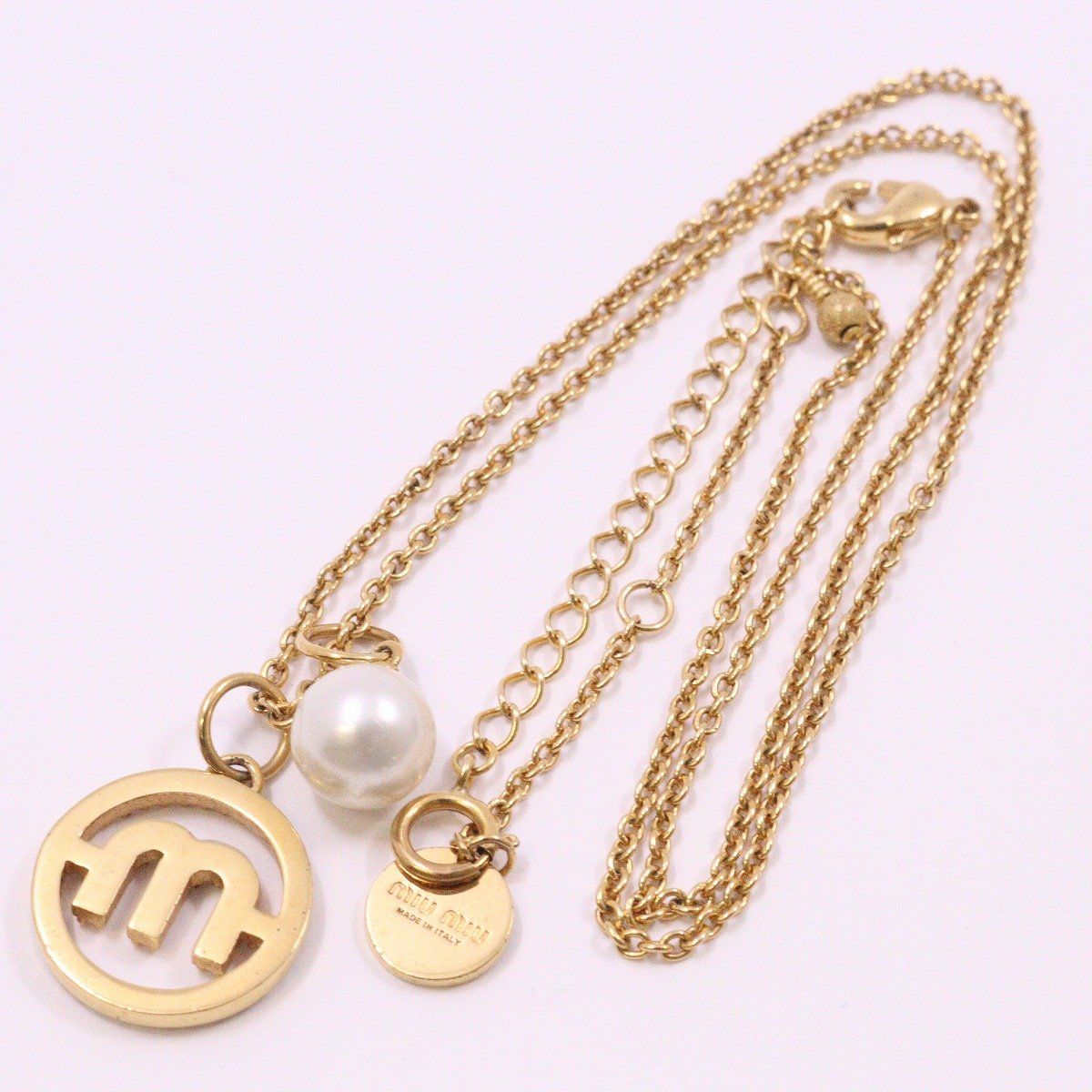 miu miu ロゴネックレス ゴールドカラー miu miu ロゴネックレス ゴールドカラー - メルカリ