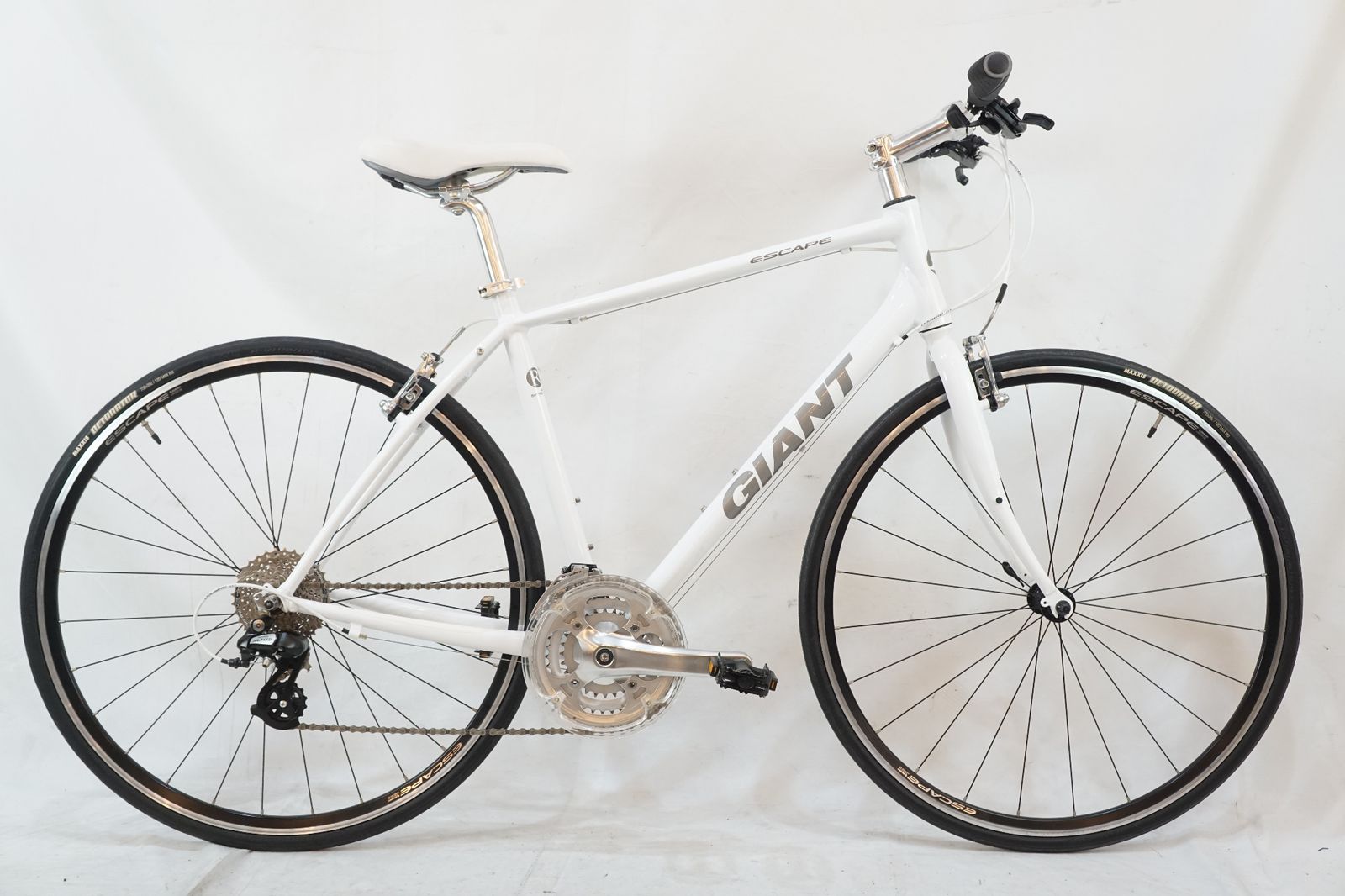 GIANT ジャイアント ESCAPE R3 2015年モデル クロスバイク バイチャリ浦和ベース