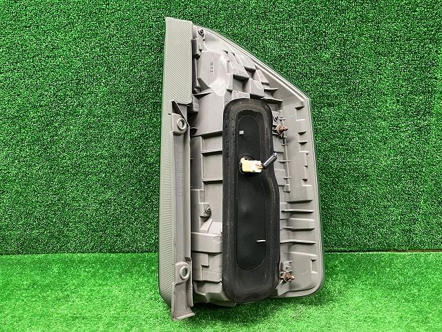 LED球切れ無し トヨタ ZRR70/75 ヴォクシー 前期 左テールレンズ 28