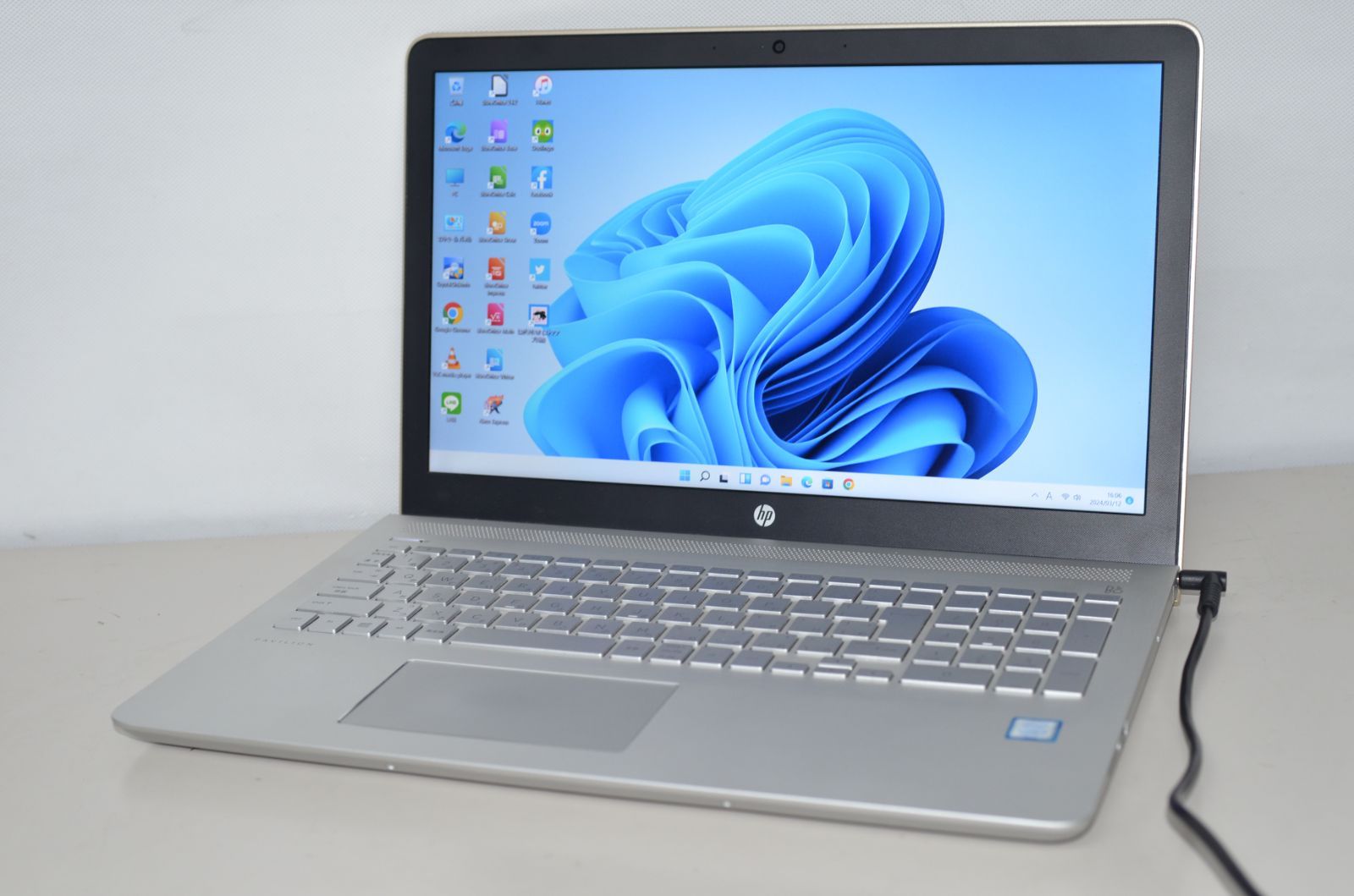 訳アリノートパソコン HP Pavilion Laptop 15-cc002TU Windows11+office 爆速SSD256GB  高性能core i5-7200U/メモリ8GB/15.6インチ/無線内蔵 - メルカリ