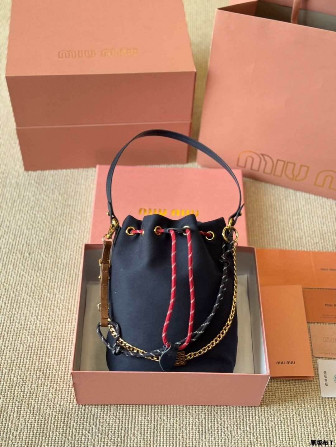 今日特価】Miu Miu 最新キャンバス小バケットバッグ（Miu Miu