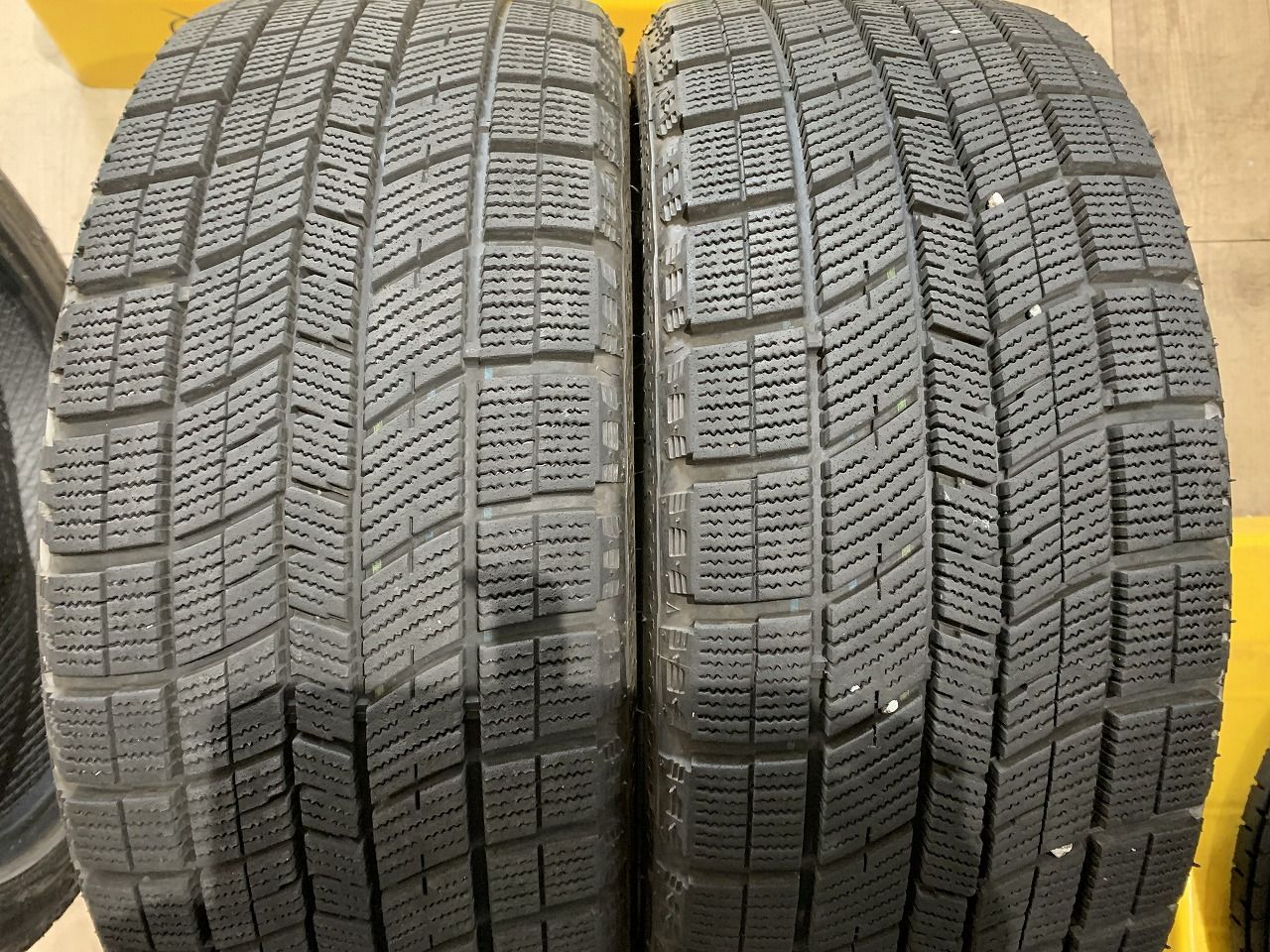 ④WINTER MAXX 225/60R17 スタッドレスチェロキー純正ホイール ④WINTER MAXX 225/60R17 スタッドレスチェロキー純正ホイール WINTER