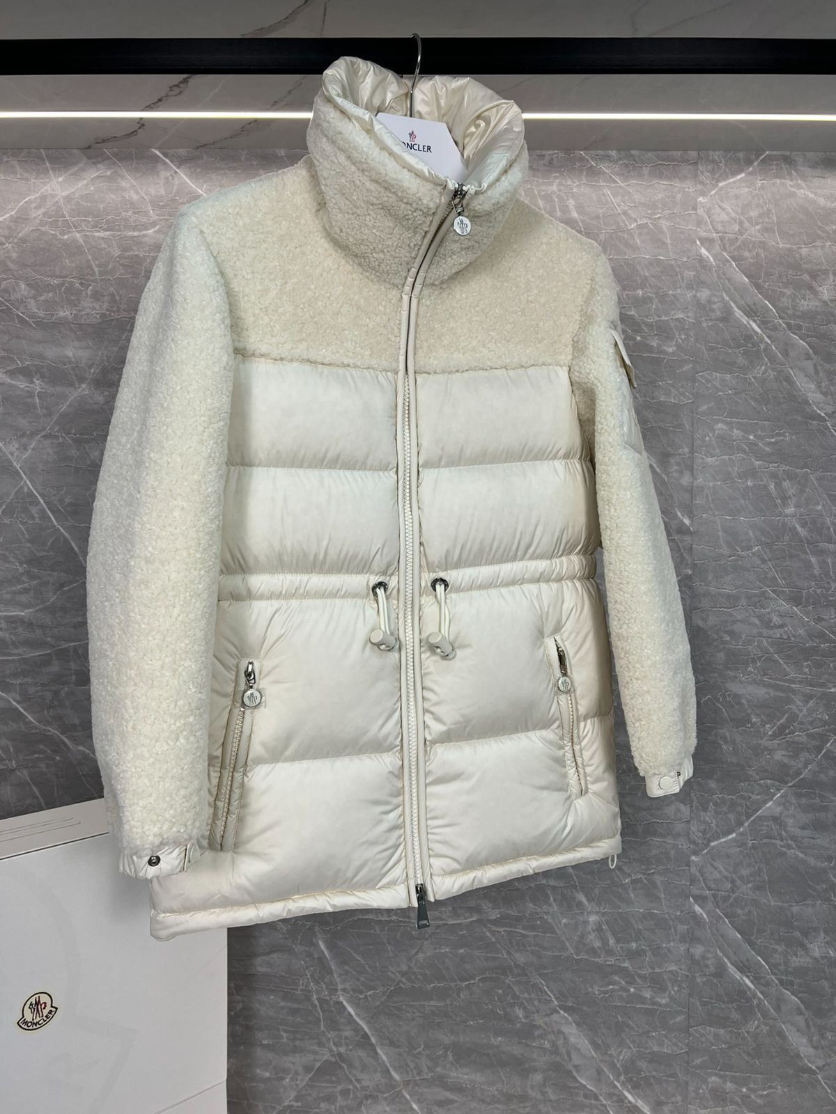 「美品」MONCLER ジレ　レディース3 キャメル MONCLER（モンクレール）レディース おすすめショートダウン