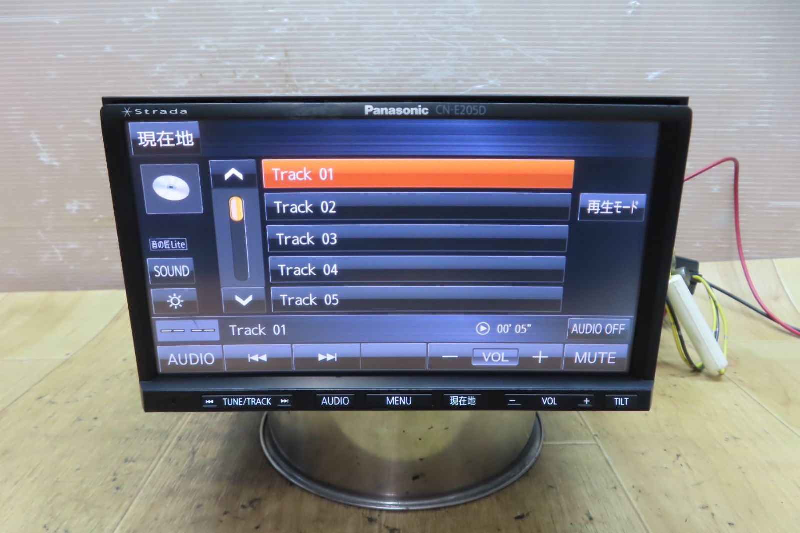 動作保証付F0832/Panasonic　Strada　CN-E205D　SDナビ　地図2014年　地デジTVワンセグ内蔵　CD再生OK