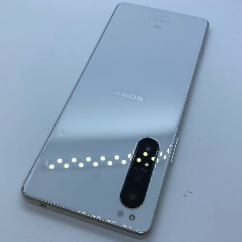 中古】【安心保証】 Xperia 1 II SOG01[128GB] au ホワイト