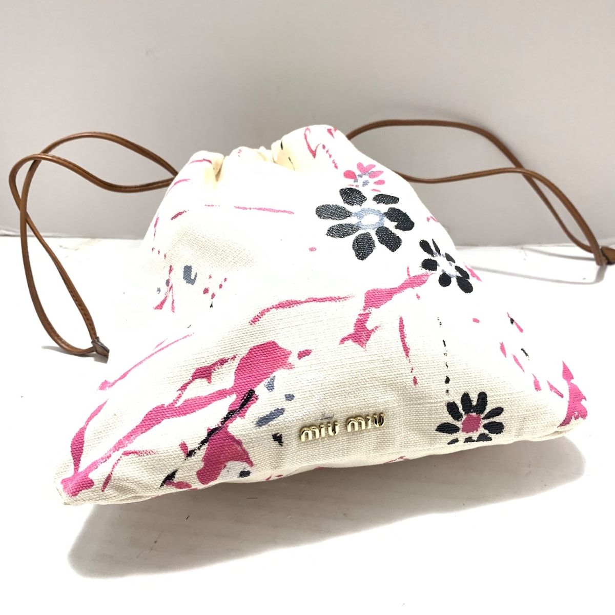 豊富な最新作新品︎miumiu 巾着　ポーチ　ピンク　花柄 バッグ
