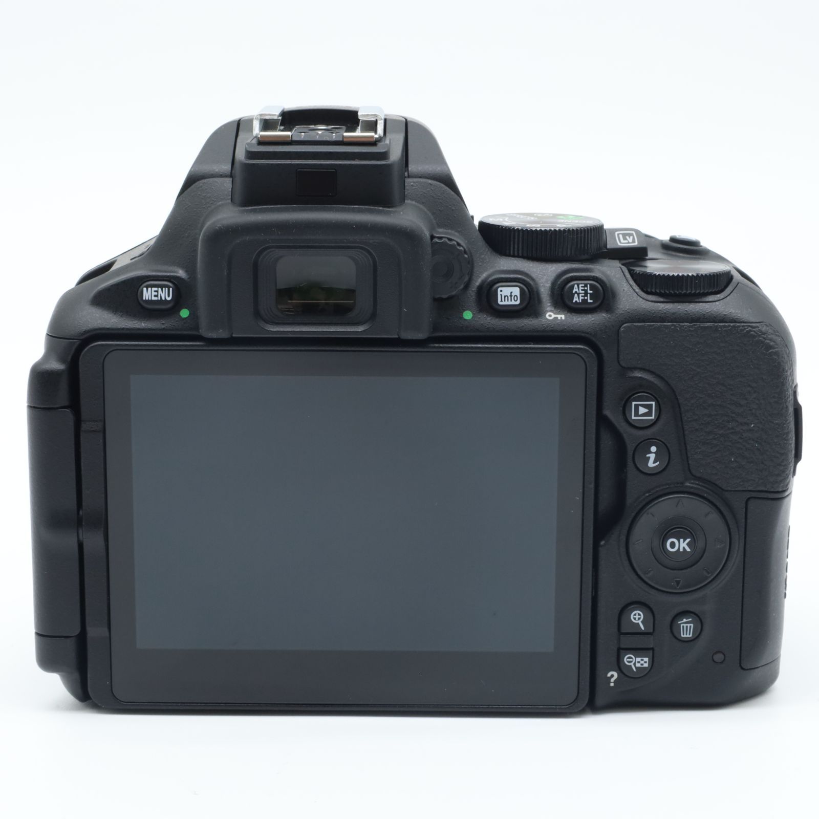 ☆ショット数5,904 枚・超美品☆ ニコン D5600 ボディ #18464