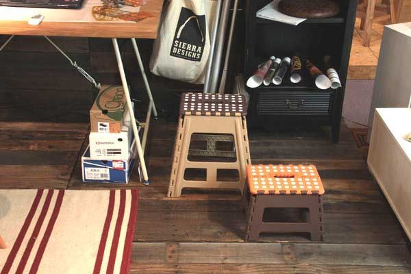 ポリプロピレン製の折りたたみ式クラフタースツール Ｌ