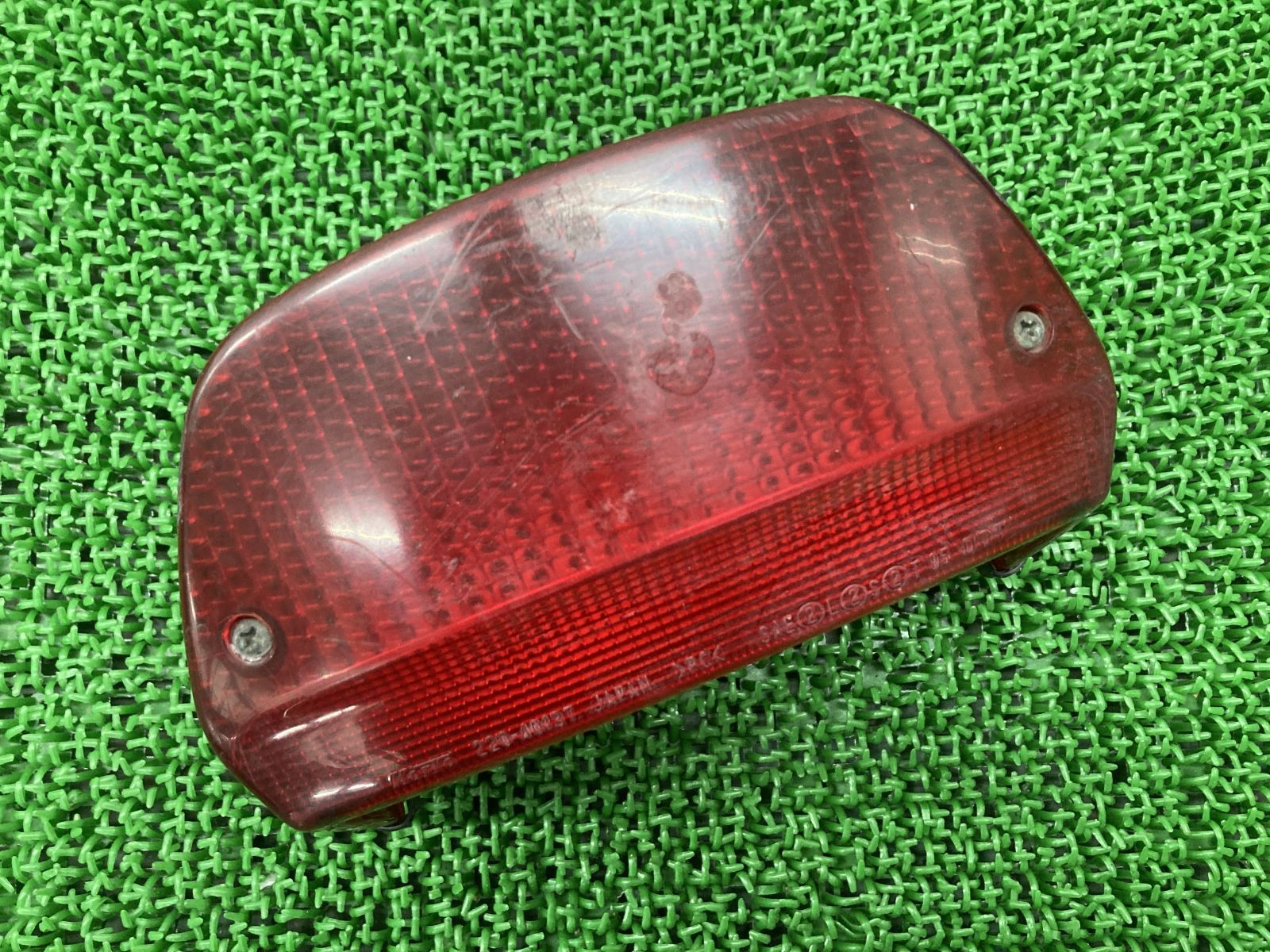 ゼファーカイ テールランプ 220-40137 カワサキ 純正 バイク 部品 ZR400C 修復素材に 品薄 品 車検 Genuine