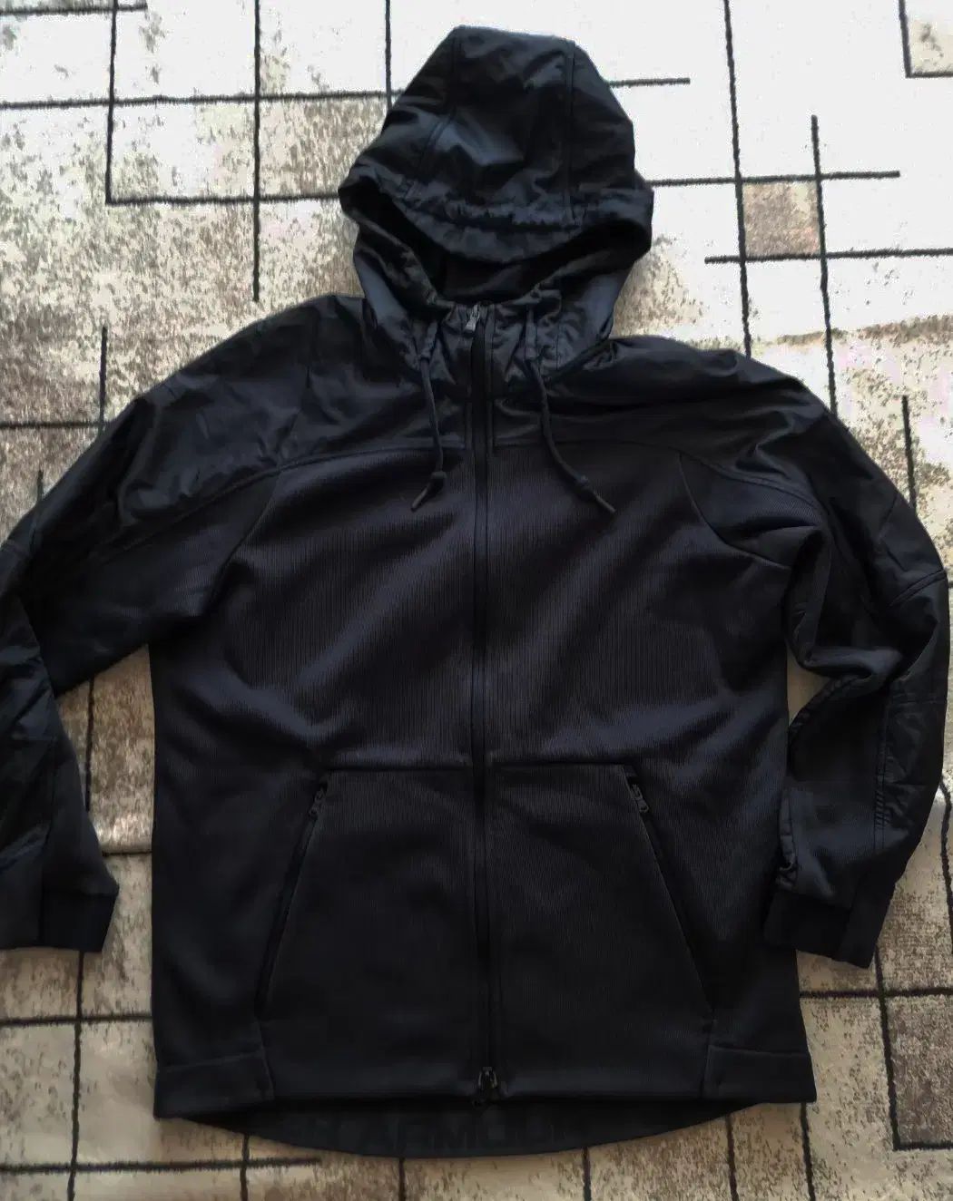 UNDER ARMOUR(アンダーアーマー) 黒 フード付き ジップアップ