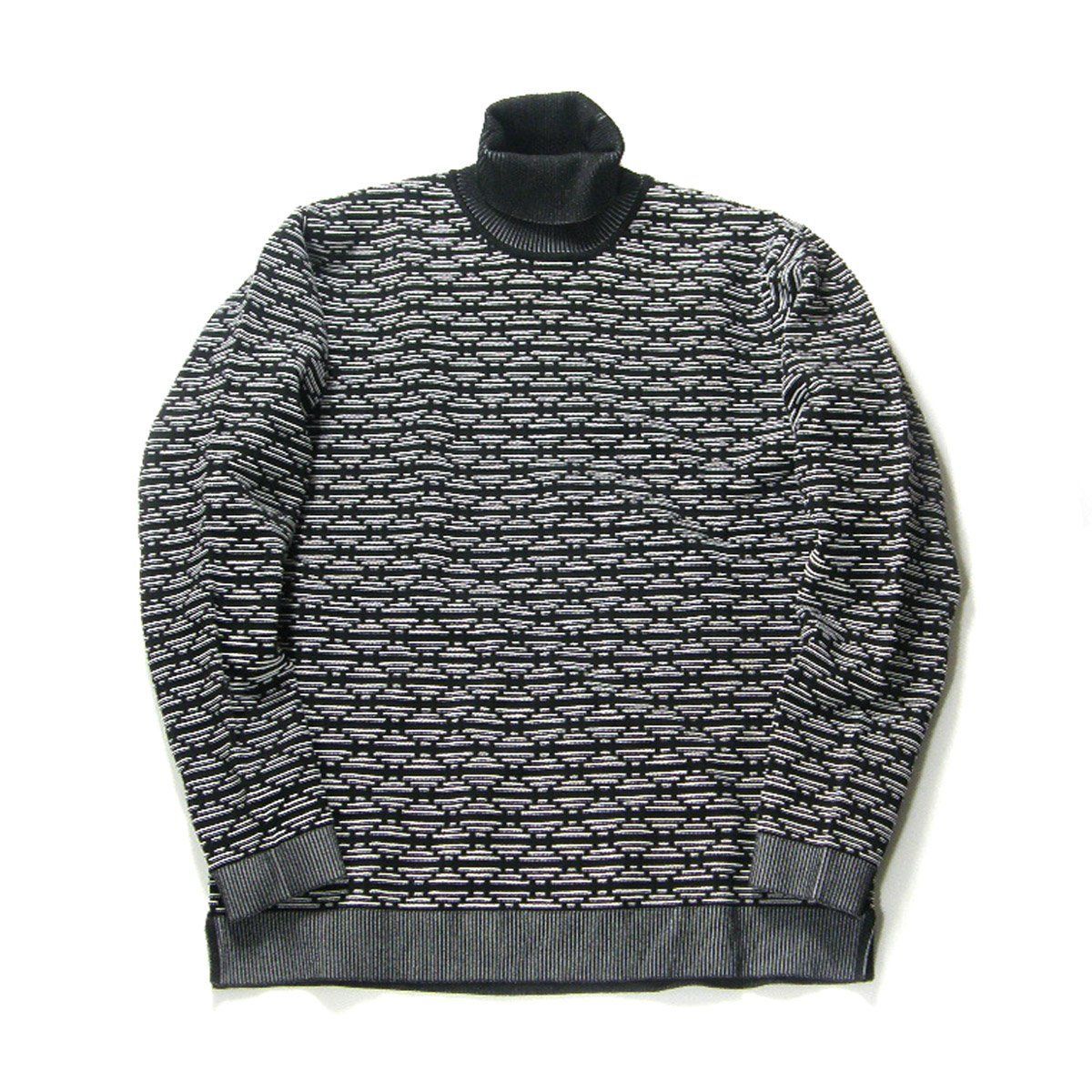 NICOLE CLUB FOR MEN ニコルクラブフォーメン 軽量 タートルネックニット 家庭洗濯OK 幾何学模様 ジャガード セーター ブラック ホワイト ｜ 秋冬