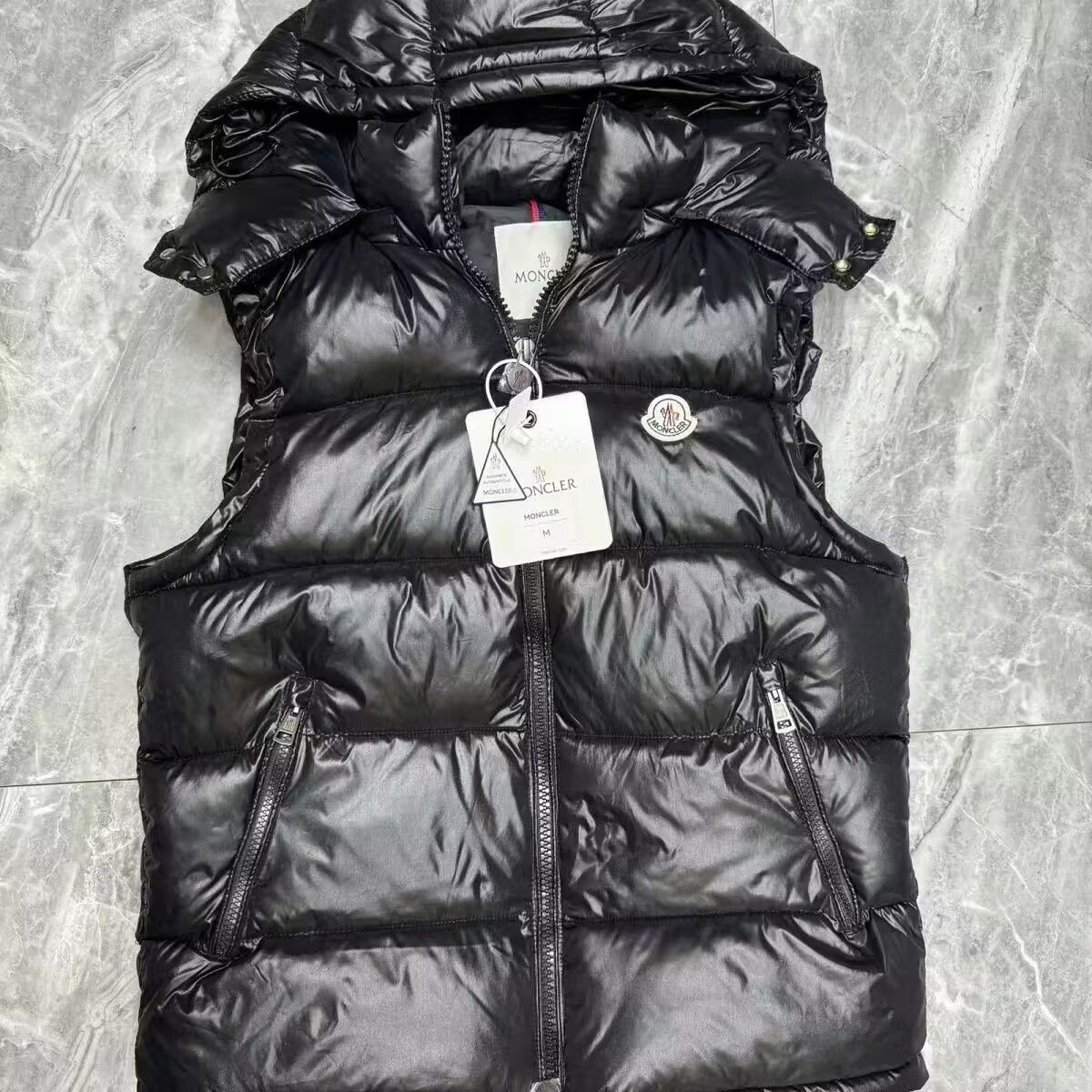 正規品★MONCLER★ライト ダウンベスト★GUI GILET★モンクレール MONCLER (モンクレール) パッカブル クラシックデザイン スリム
