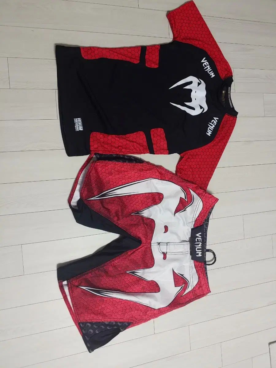 フランス VENUM（ヴェナム） 柔術 Jiu-Jitsu ラッシュガード