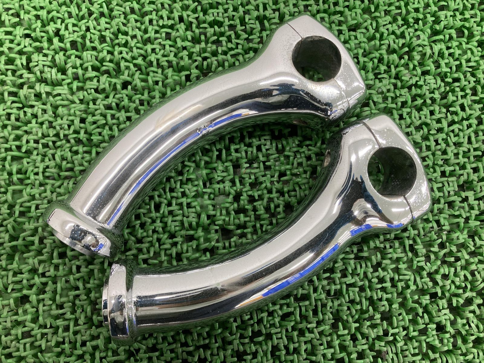 FXSTD ハンドルポスト 左右 ハーレー 純正 中古 ソフテイルデュース 1インチ用プルバックライザー 高さ5.5インチ ペイント素材に
