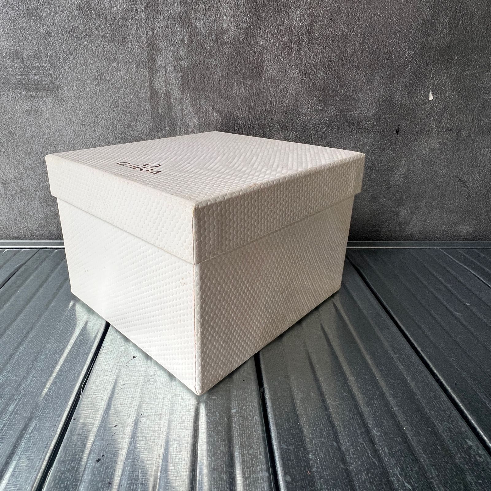 OMEGA オメガ 時計 ケース 空箱 BOX 外箱付 グレー クッション