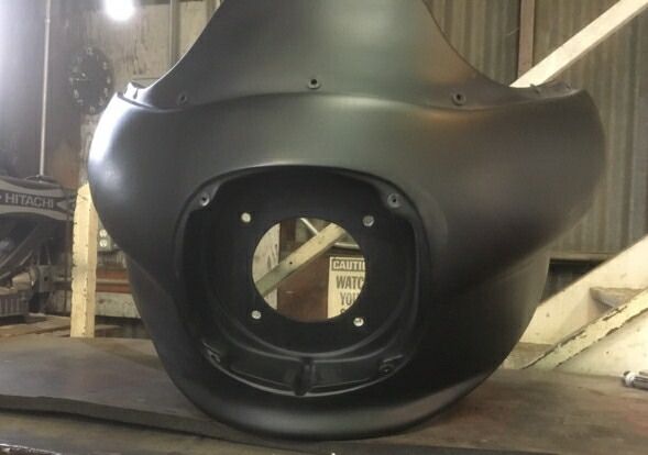 FXRT REPRODUCTION Closed Back” フェアリングキット 2014年以降FLHR 11インチスモークシールド ベント無し