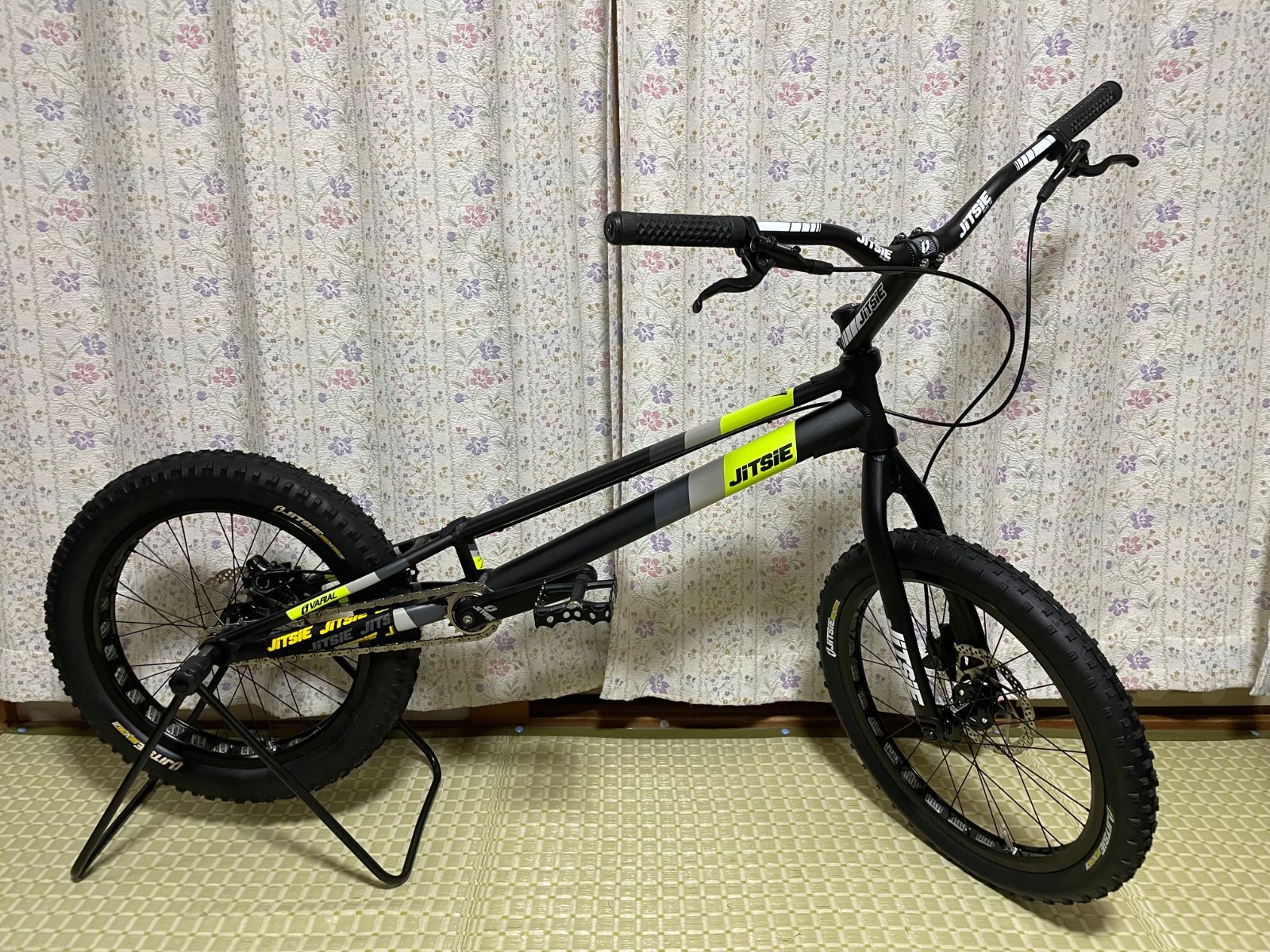 ジュニア トライアルバイク JITSIE VARIAL 18in（840mm） JITSIE - VARIAL 18 | すべての商品 | GOLDRUSH AJITO