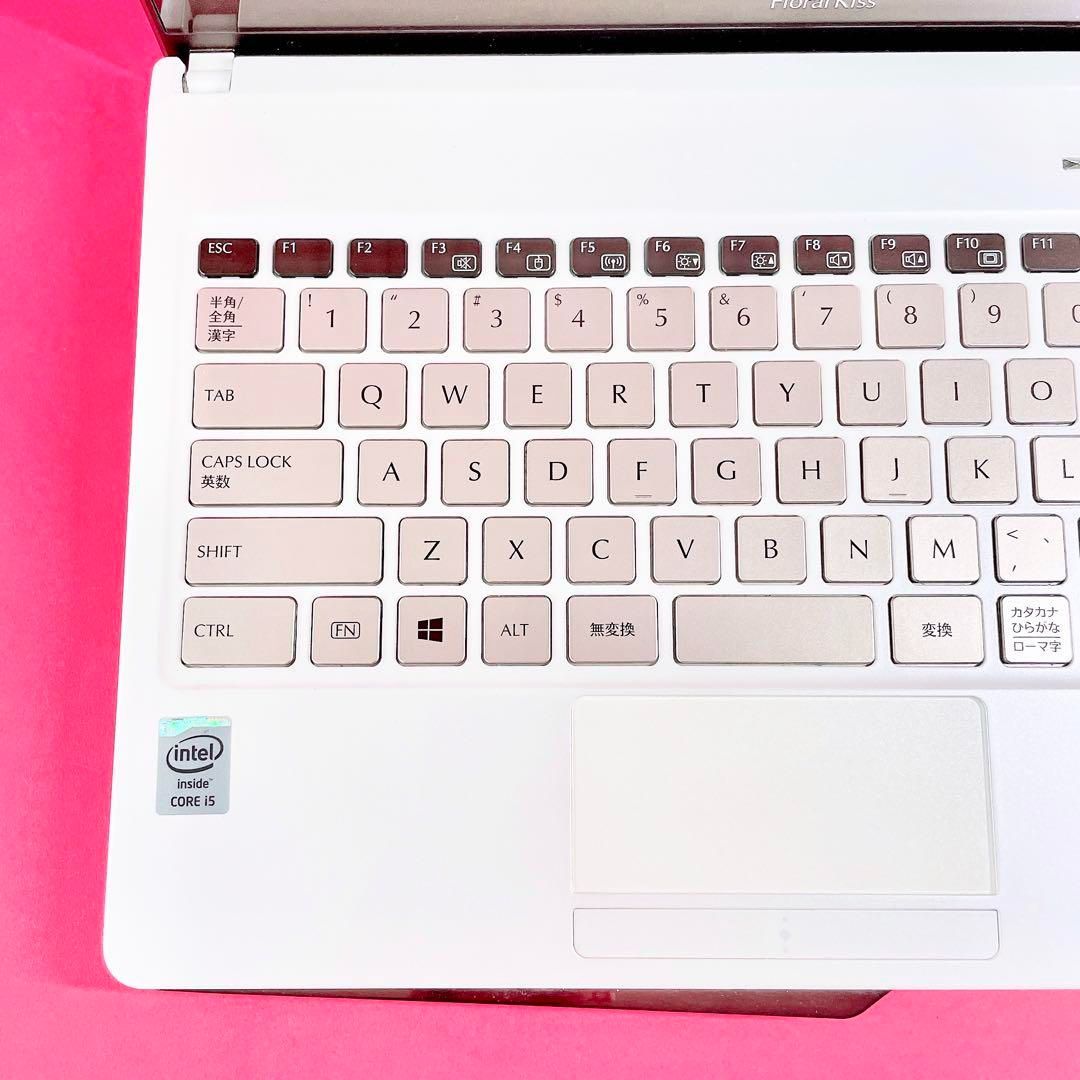 タッチパネル✨️第8世代/SSD/小型軽量/カメラ付きノートパソコン