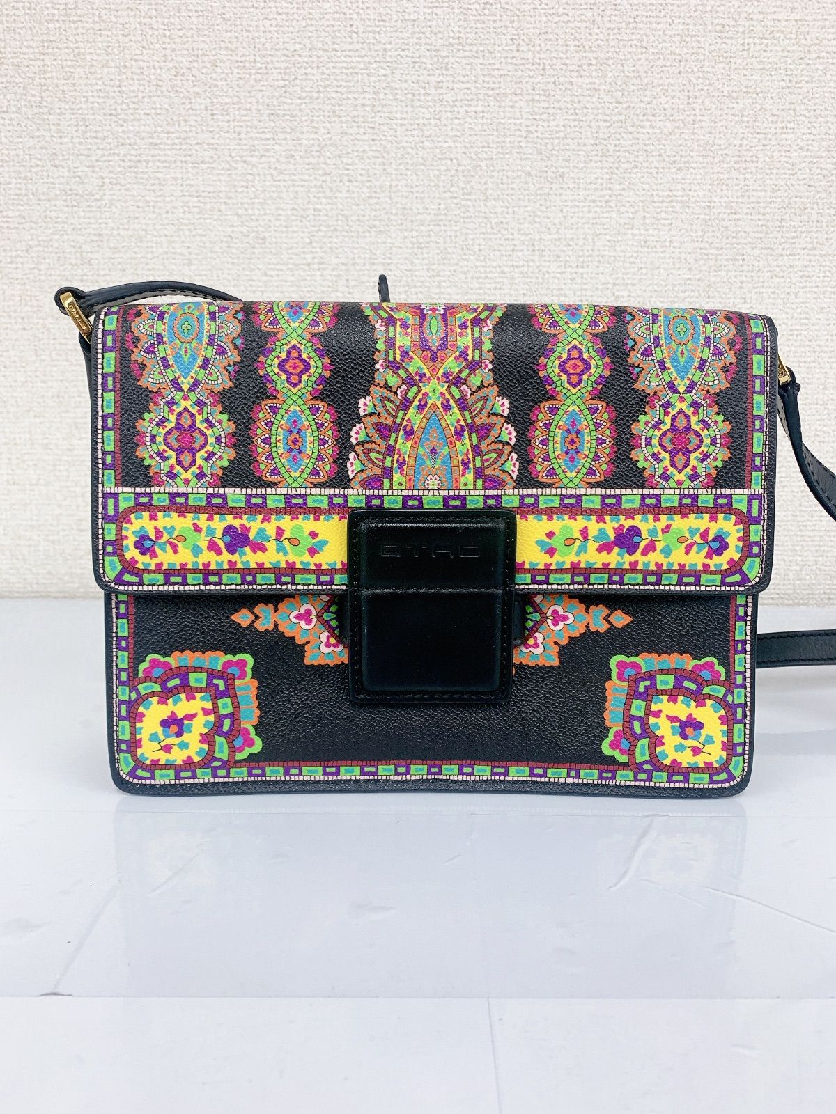 苺くまちゃんキーホルダー　ピンク　苺　レジンキーホルダー　ミニチュアドリンク 苺くまちゃんキーホルダー ピンク 苺 レジンキーホルダー