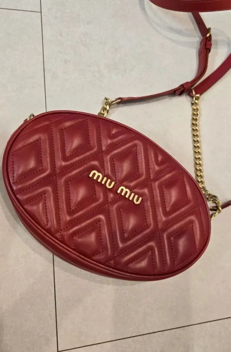 MIU MIU(ミュウミュウ) バッグ 赤 チェーンバッグ クロスバッグ