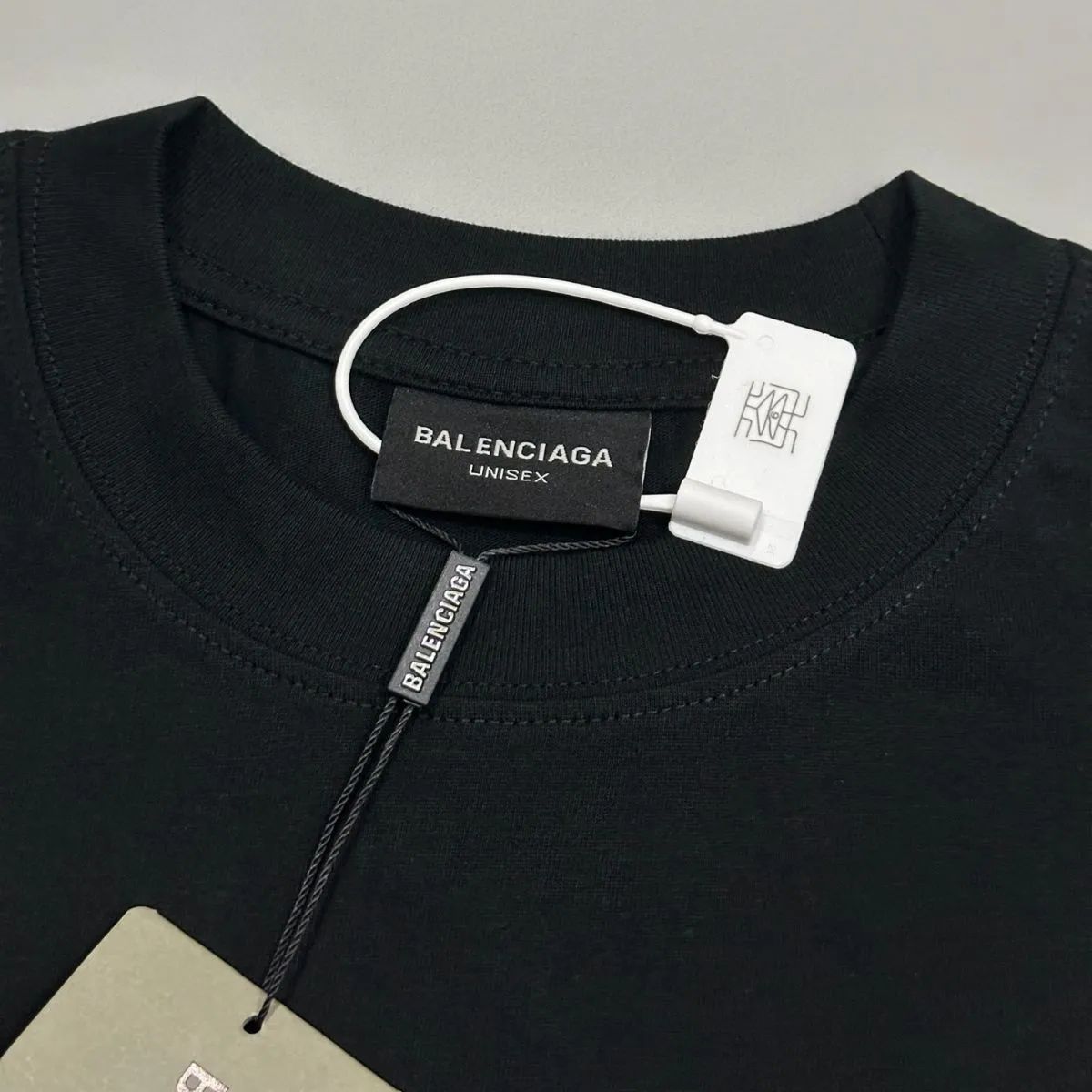 新品、未使用 Balenciaga バレンシアガ刺繍 Tシャツ 男女兼用 - メルカリ