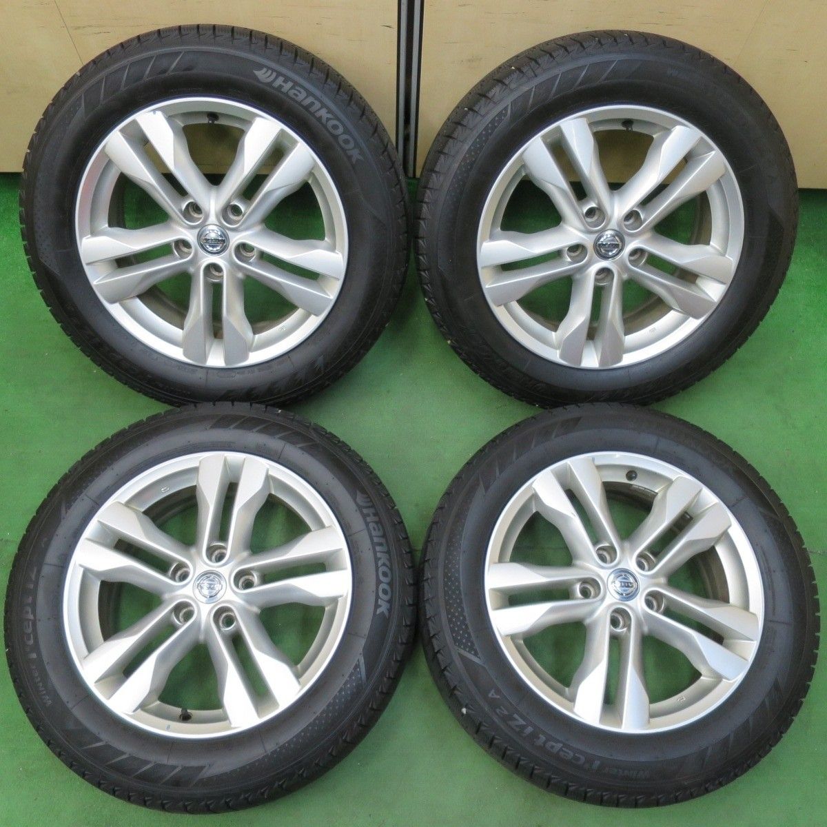 バリ溝 22年 9.5分 日産 T31 エクストレイル 純正 215 60R17 スタッドレス ハンコック ウインター アイセプト IZ2A 17インチ PCD114.3 5H 5011512イス