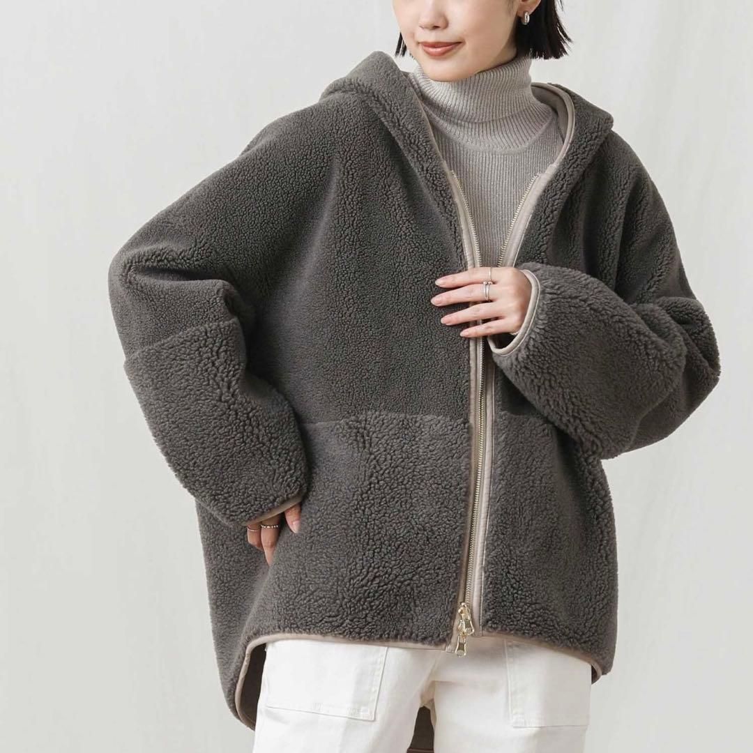 チャコールグレー