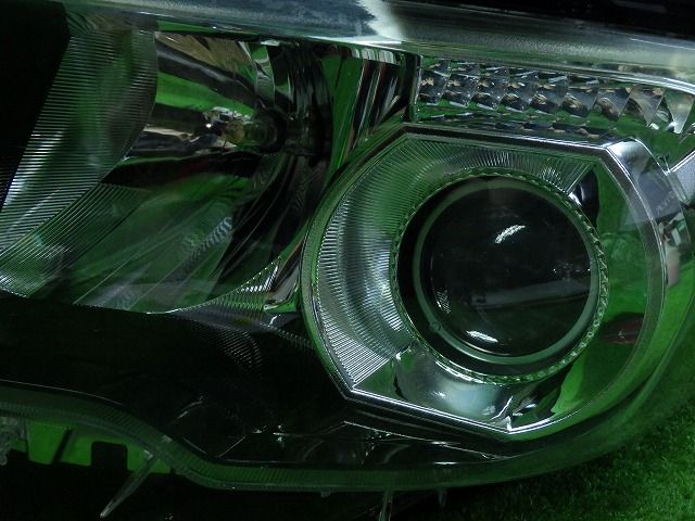 トヨタ ZRR70/75 ヴォクシー 後期 ファッション 左ヘッドライト HID 28