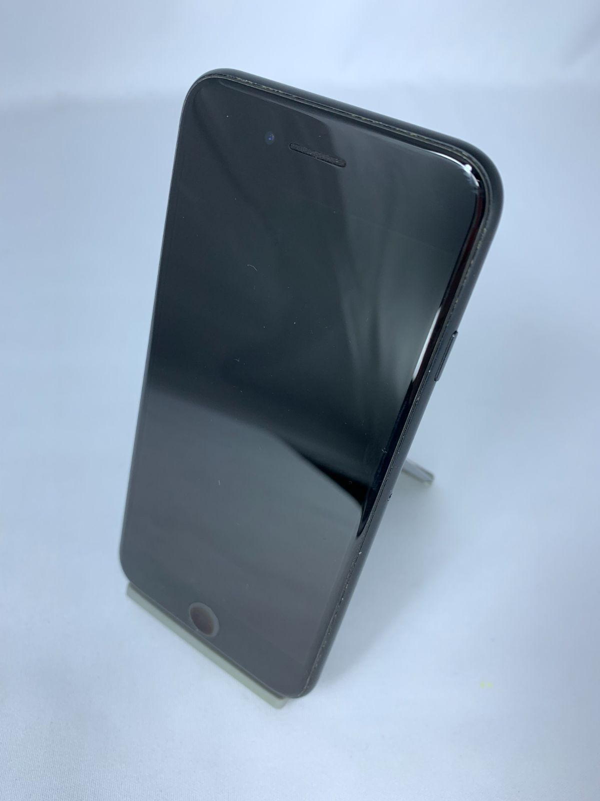 中古・バッテリー劣化・画面キズ有・背面キズ有】iPhone SE2
