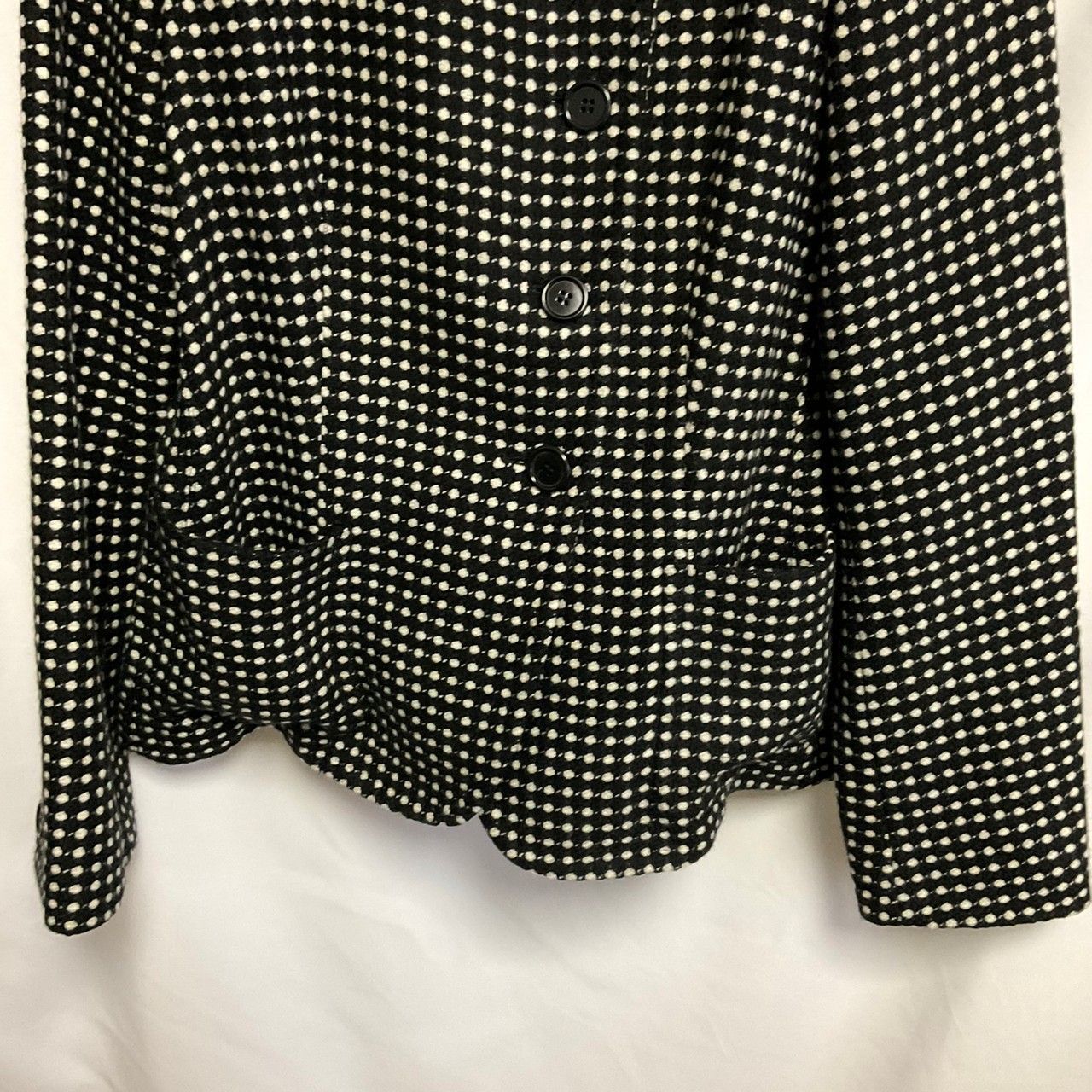 こちらの商品をで販売いたしますMax Mara テーラードジャケット 銀タグ